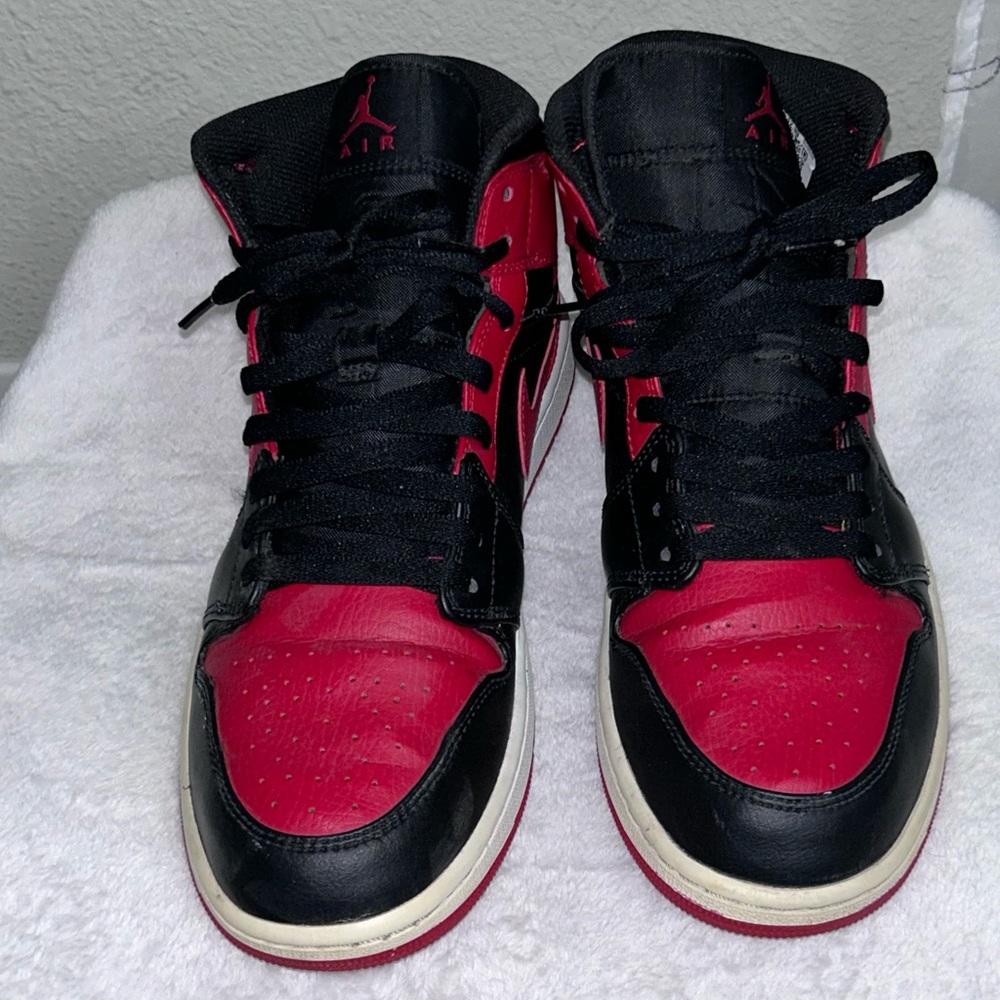 Nike Air Jordan 1 Mid Banned 2020 Men snickers Red and black size 10 - Picture 3 of 14
